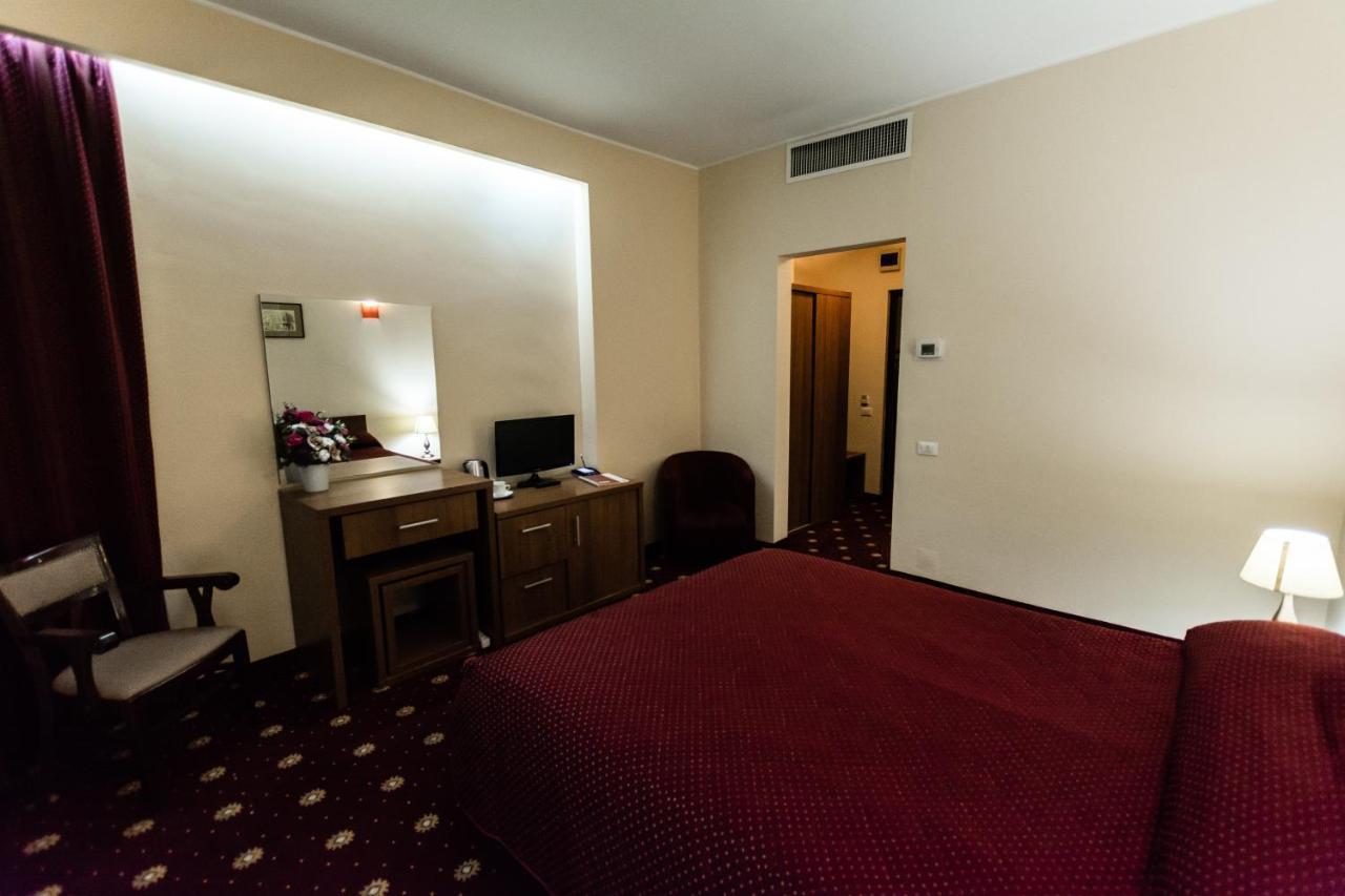 Hotel Ferdinand Constanta Bagian luar foto
